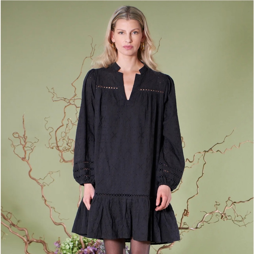 Neve & Noor Luna Eyelet Dress Sz M